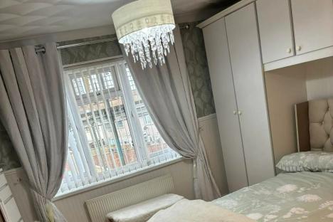 My mum’s bedroom had paint peeling off the walls until I gave it a makeover ‘fit for a queen’ using Dunelm bargains
