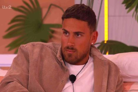 Love Island fans call out Ben over bizarre claim as he’s DUMPED by Shakira