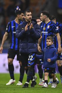 Hernickh Mkhitaryan of FC Internazionale Milano applauding fans after a match.