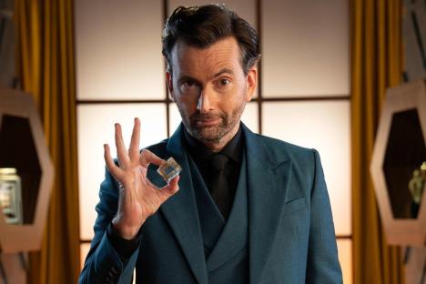David Tennant holding a small cube on his game show, Genius Game.