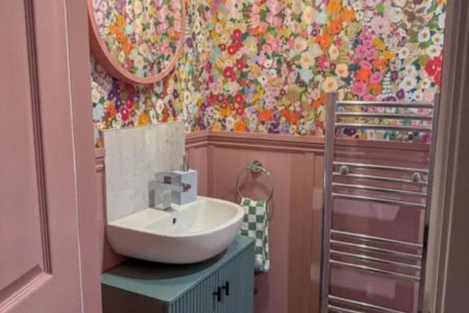 I gave my blank & boring loo a mega pink makeover for £300 – including posh wallpaper, panelling & new sink vanity unit