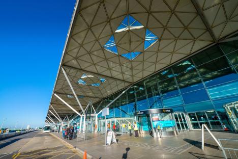 Major UK airport warns of flight delays after being hit by ‘ongoing IT issue’ as passengers urged to check journeys