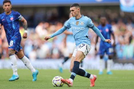Phil Foden of Manchester City playing soccer.