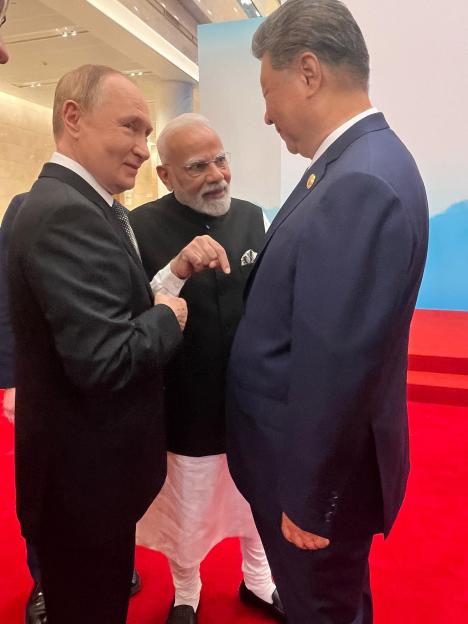 Putin, Xi Jinping, and Modi speaking at a summit.