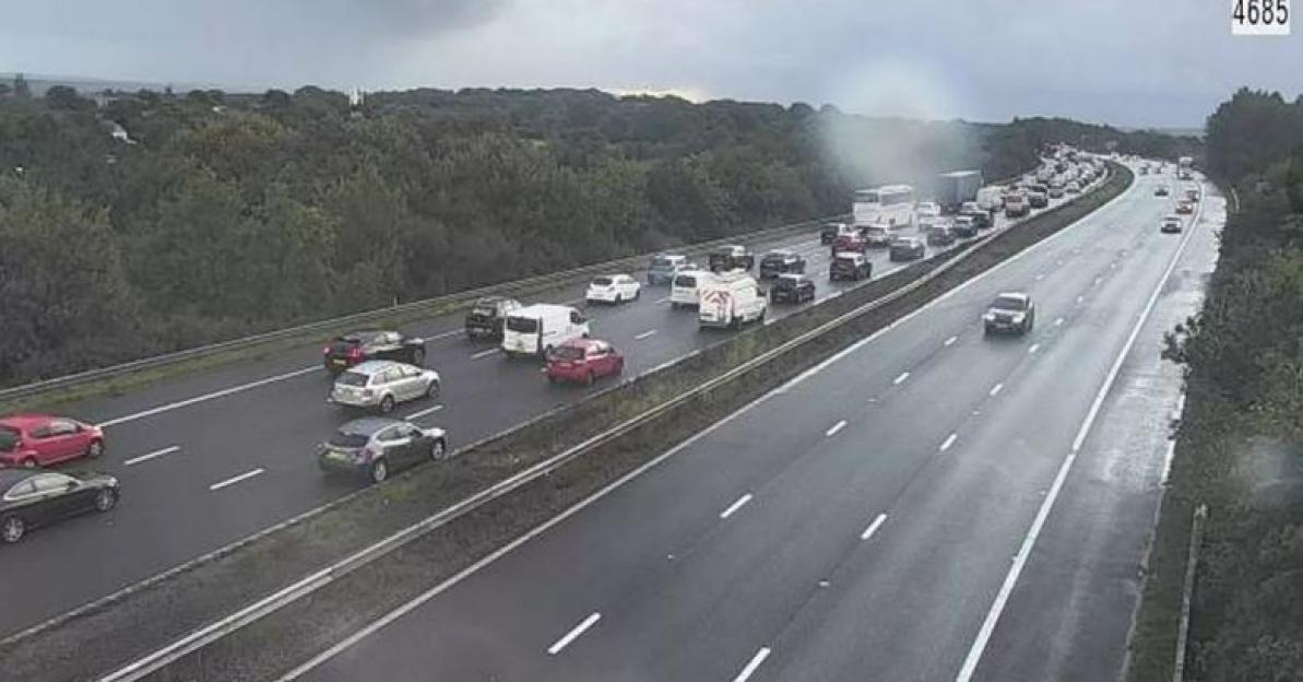 M4 closed in both directions after horror crash with drivers stuck in nightmare queues
