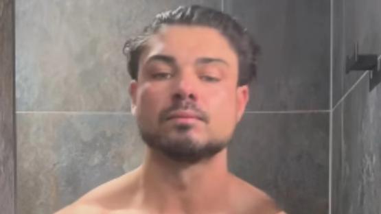 Love Island star strips off completely naked for steamy shower video