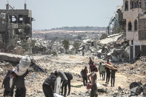 Palestinians returning to their homes in a war-torn Gaza City.