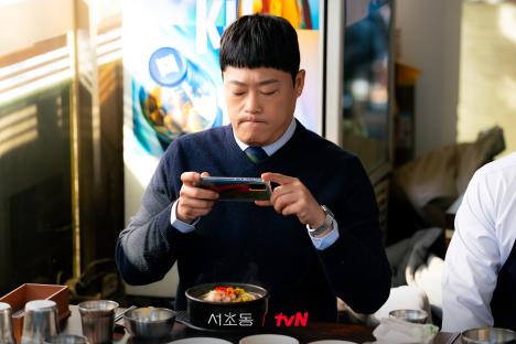 Im Seong Jae Is An Associate Lawyer Who Leads A Double Life As A Food Blogger In New Drama &#8220;Law And The City&#8221; 3
