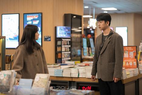 Park Bo Young And GOT7&#8217;s Jinyoung Go On Their First Official Date In &#8220;Our Unwritten Seoul&#8221; 5