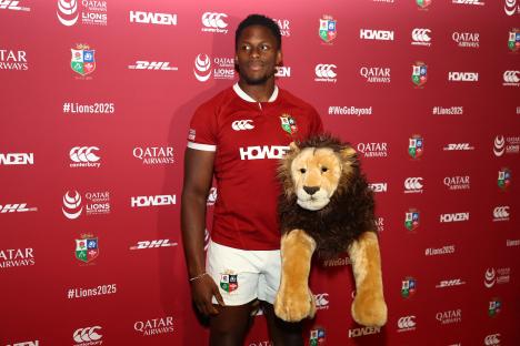 Maro Itoje holding a lion plushie at a British & Irish Lions squad announcement.