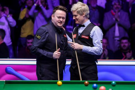 Neil Robertson and Shaun Murphy at a snooker match.