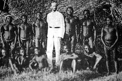 Photo of Maurice Vidal Portman with Sentinelese people in 1880.
