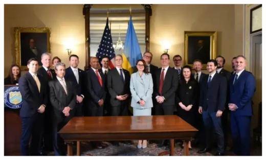 US, Ukraine finally sign minerals deal
