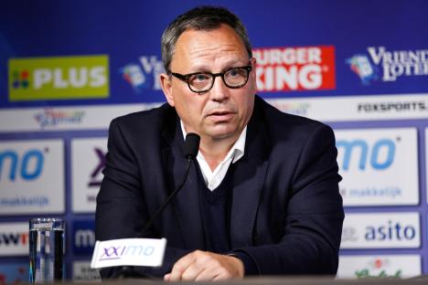 Jan Everse, coach of FC Dordrecht, at a press conference.