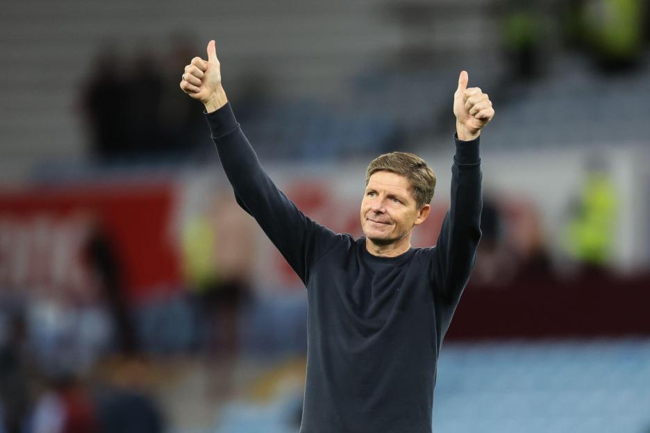 Oliver Glasner, manager of Crystal Palace, giving a thumbs-up.
