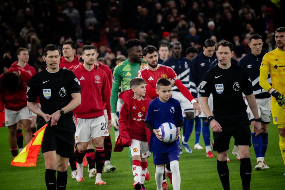 Manchester United players walking onto the pitch.