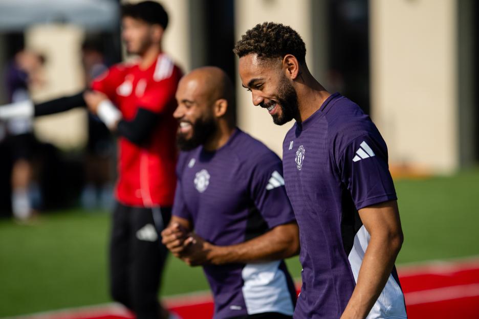 Manchester United players Bryan Mbeumo and Matheus Cunha at a training session.