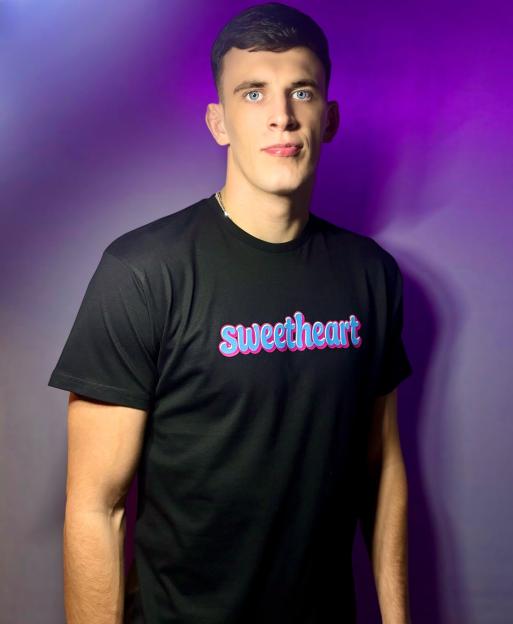 Cameron Barnes in a T-shirt
