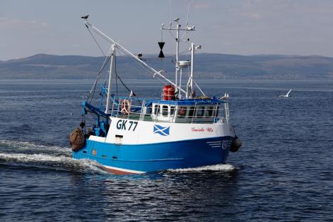 Fishing boat Guide Us sailing in the Firth of Clyde.