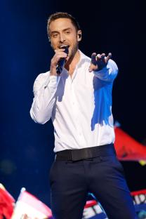 Mans ZelmerlÃ¶w performing on stage.