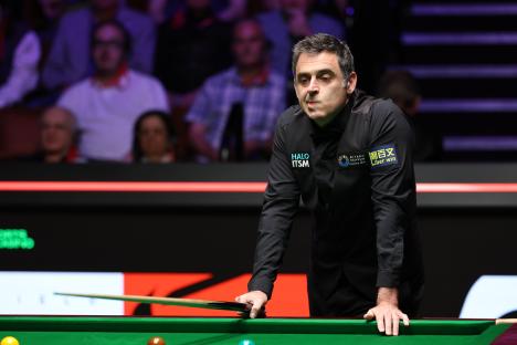 Ronnie O'Sullivan during a snooker match.