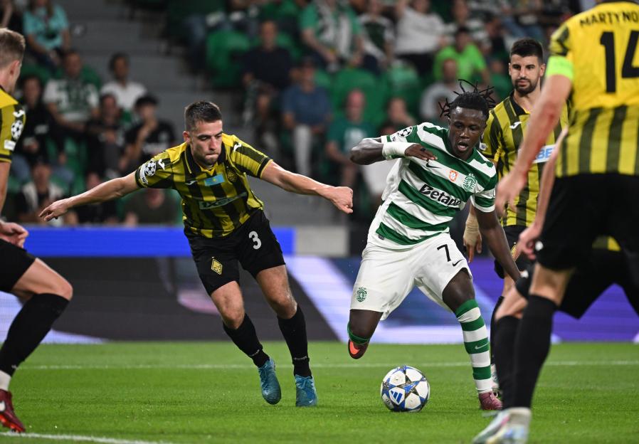 Geovany Quenda of Sporting in a white and green striped jersey with a soccer ball.