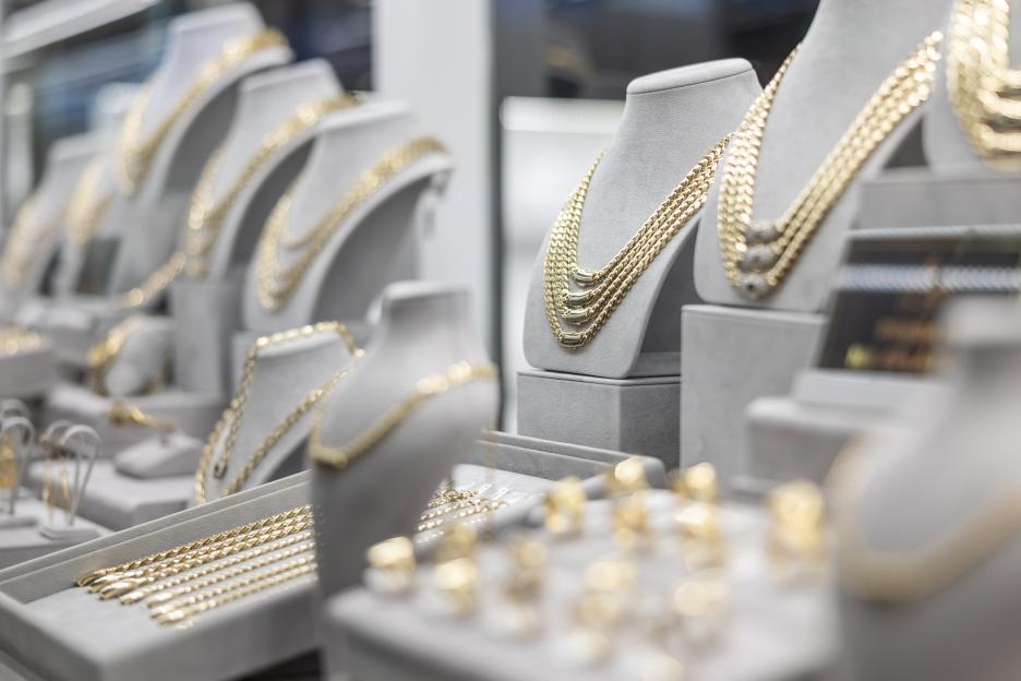 ‘It’ll ruin your rings’, jewellery expert issues urgent warning over summer skincare staple