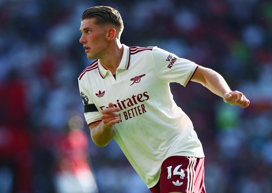 Viktor Gyokeres of Arsenal playing football.