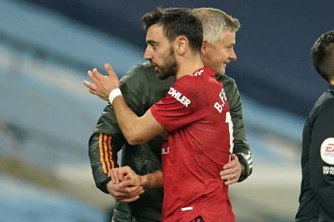 Manchester United's manager congratulates Bruno Fernandes.