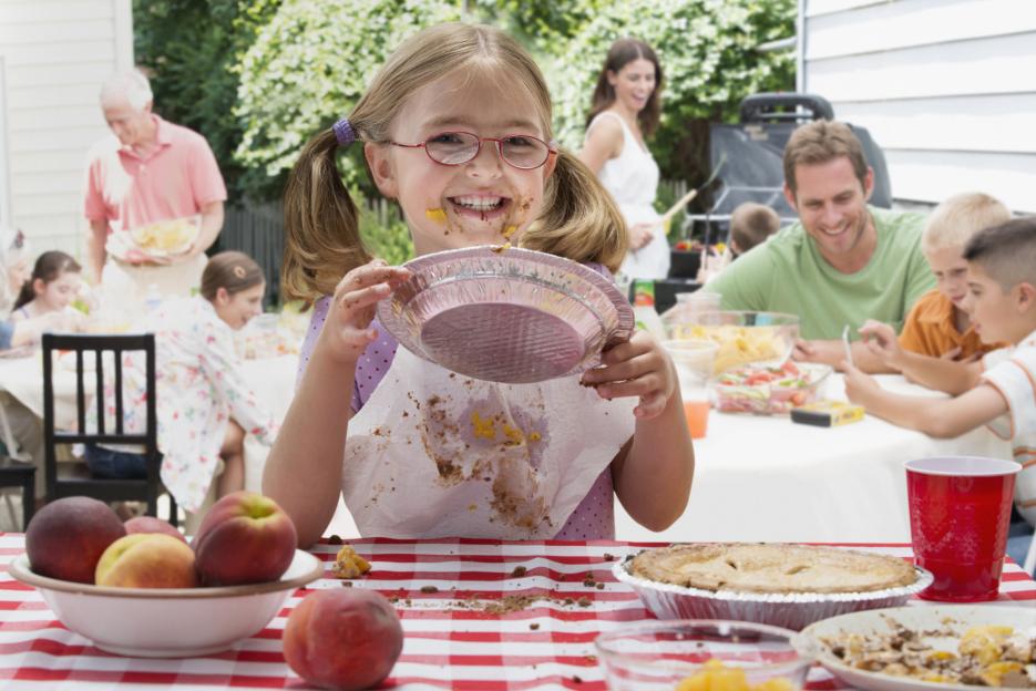 People urged to sprinkle cornflour on their clothes this summer – and it’s a lifesaver at BBQs with the kids too