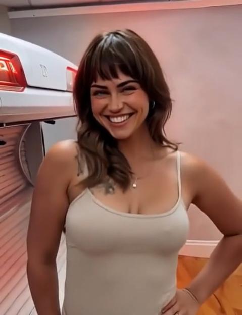 Bella Kehl, single mother of two, smiling.