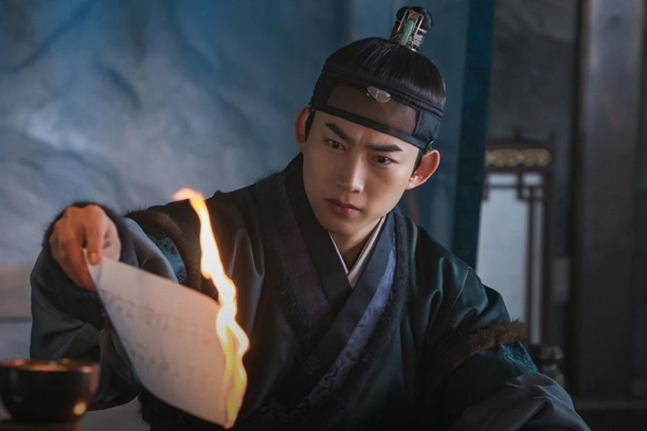 Taecyeon Desperately Searches For Seohyun In “The First Night With The Duke”