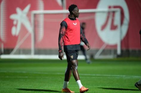 LaLiga: Pimienta upbeat Adams will still play for Sevilla this season