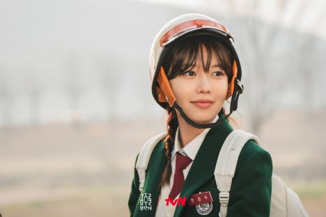 Sooyoung And Gong Myoung Are Former Drinking Buddies Who Drifted Apart In New Drama &#8220;Second Shot At Love&#8221; 6
