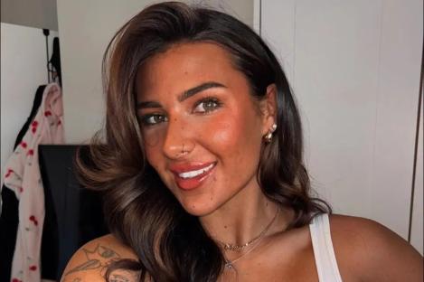 Besotted prison officer caught sneaking into cupboard with inmate ‘wants to rekindle their romance’ after her release