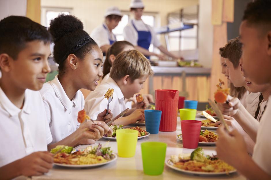 Mum ‘fails snack time’ as school BANS lunchtime favourite with passive aggressive note… & people are absolutely fuming
