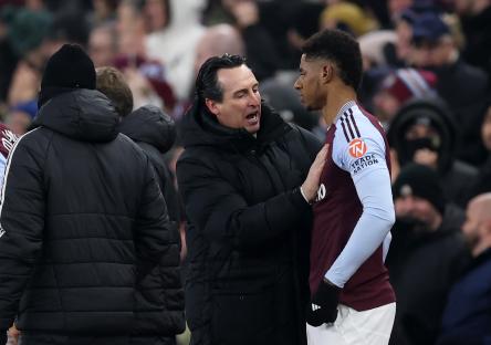 Aston Villa manager Unai Emery speaks with a player.