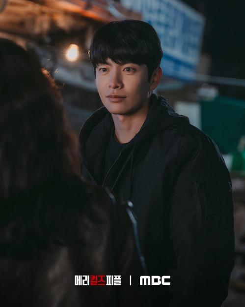 Lee Bo Young And Lee Min Ki Begin To Bridge Their Emotional Distance Over A Meal In “Mary Kills People” 3