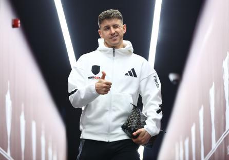 Tom Cairney of Fulham giving a thumbs-up.