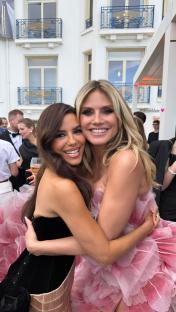 Eva Longoria and Heidi Klum hugging.