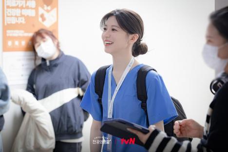 “Resident Playbook” Cast Warms Hearts Behind The Scenes With Special Cameos From “Hospital Playlist” Stars 10