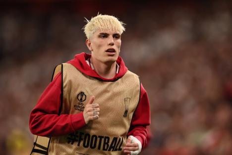 Alejandro Garnacho of Manchester United warming up on the substitutes bench.