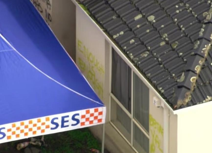 Crime scene with graffiti on a house and a blue SES tent.