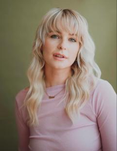 Portrait of Jess Davies, author and campaigner.