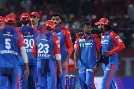 Indian Premier League match plunged into darkness as floodlights turned off and crowd evacuated over ‘security fears’