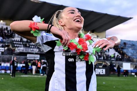 BIELLA, ITALY - APRIL 18: Alisha Debora Lehmann of Juventus celebrate win of Scudetto at the end the Woman Serie A Play off Group A match between Juventus and AC Milan at Stadio Comunale Vittorio Pozzo Lamarmora on April 18, 2025 in Biella, Italy. (Photo by Image Photo Agency/Getty Images)