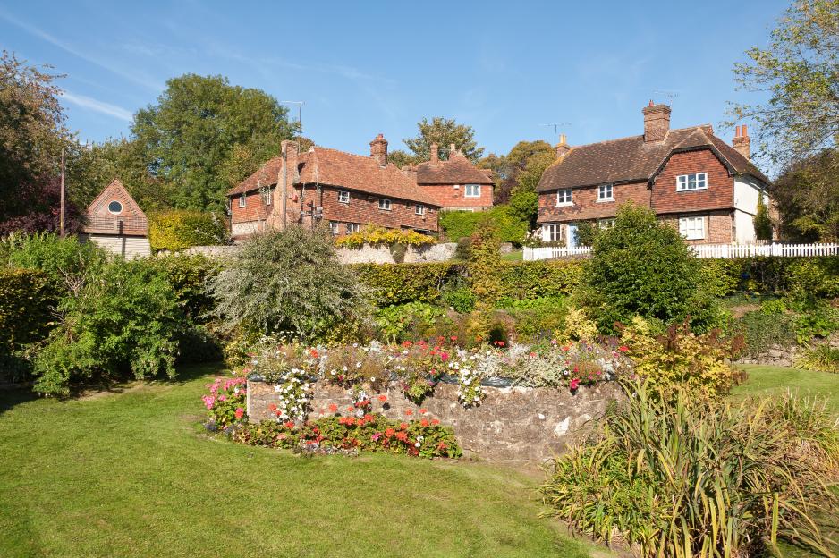 Kentish village of Kemsing with cottages and gardens.