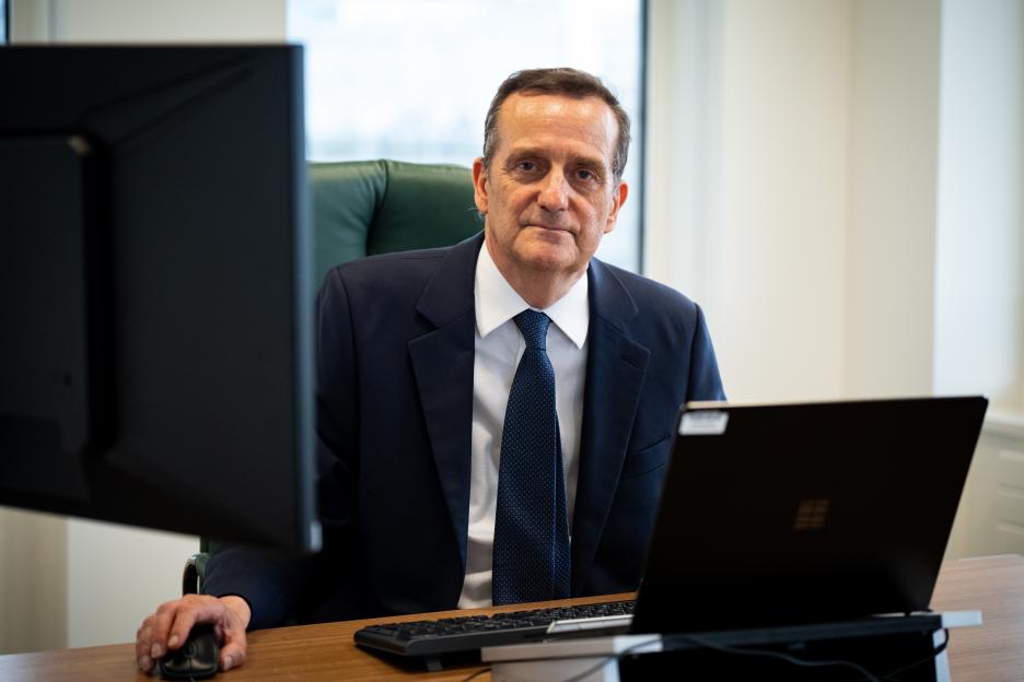 UK's Chief Prosecutor Holds Labour Responsible for Spy Trial Failure Due to China's Security Status Ignored by Government