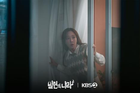 Oh Na Ra And Family Scramble To Escape Smoke-Filled Home In “Villains Everywhere” Finale 7