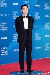 Stars Grace The Red Carpet At 61st Baeksang Arts Awards 5